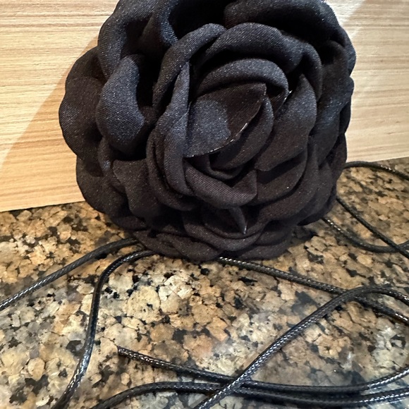 Beautiful Black Rosette - Picture 4 of 4